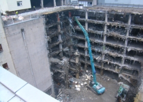 解体工事の様子
